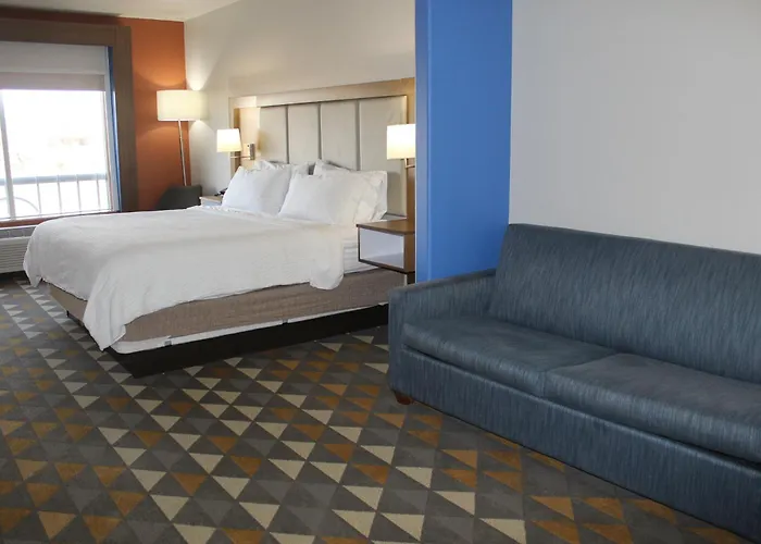 Holiday Inn Express & Suites - Beloit By Ihg