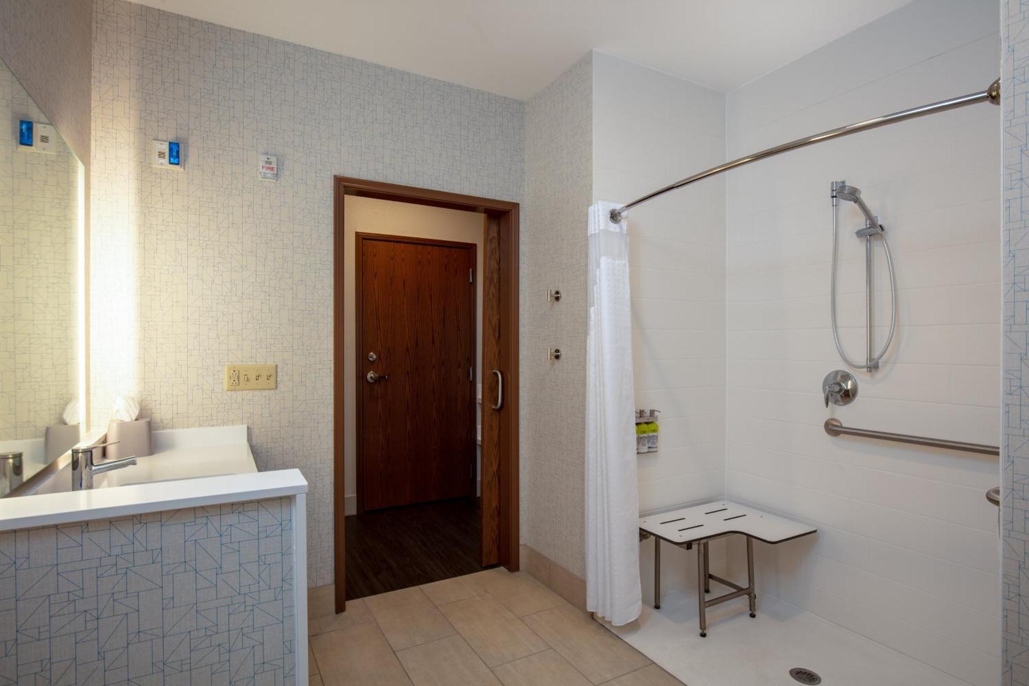 Express & - By Ihg Hotel